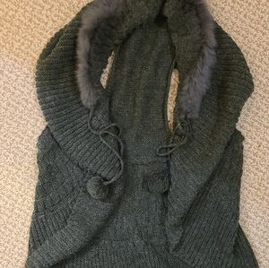 Knit vest with faux fur collar